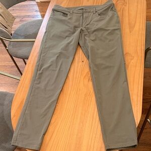 Lululemon Men's Slim Fit ABC 5 Pocket Pants - 33x32 - Gray Sage